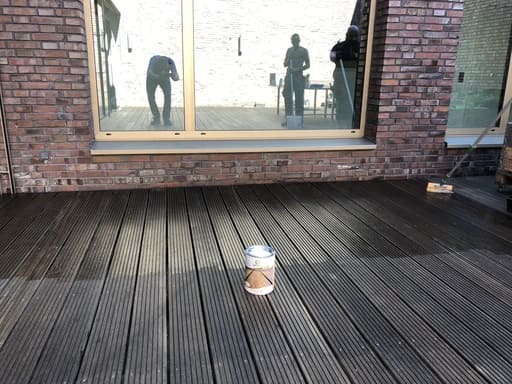 Holzterrassen richtig reinigen